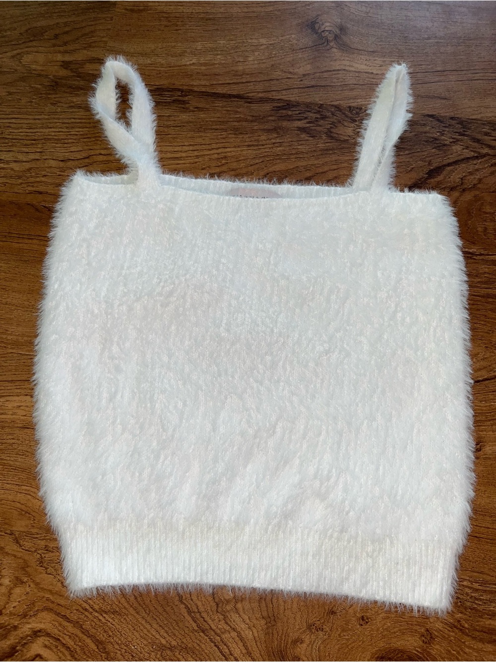 Willow & Wind Women’s Medium Fuzzy White Tank Top